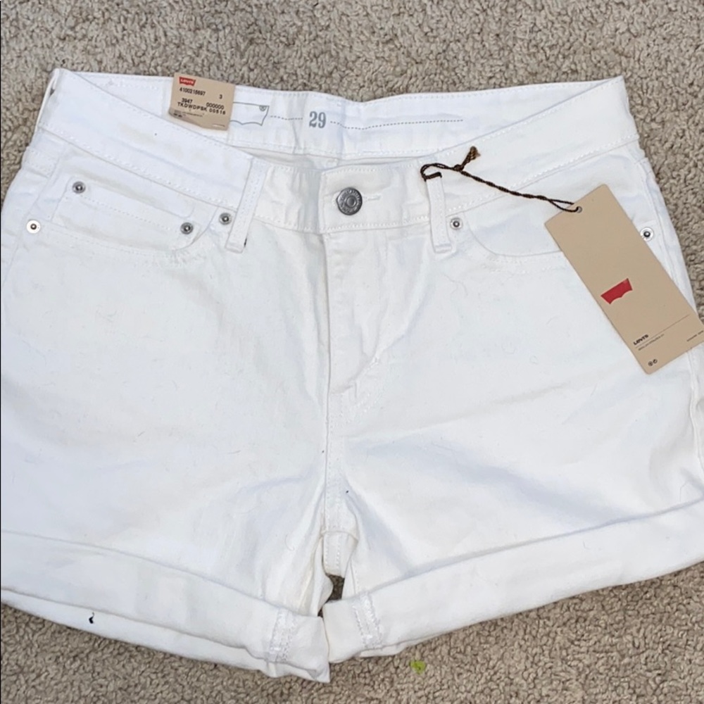 BRAND NEW WITH TAGS LEVIS WHITE JEAN SHORTS
